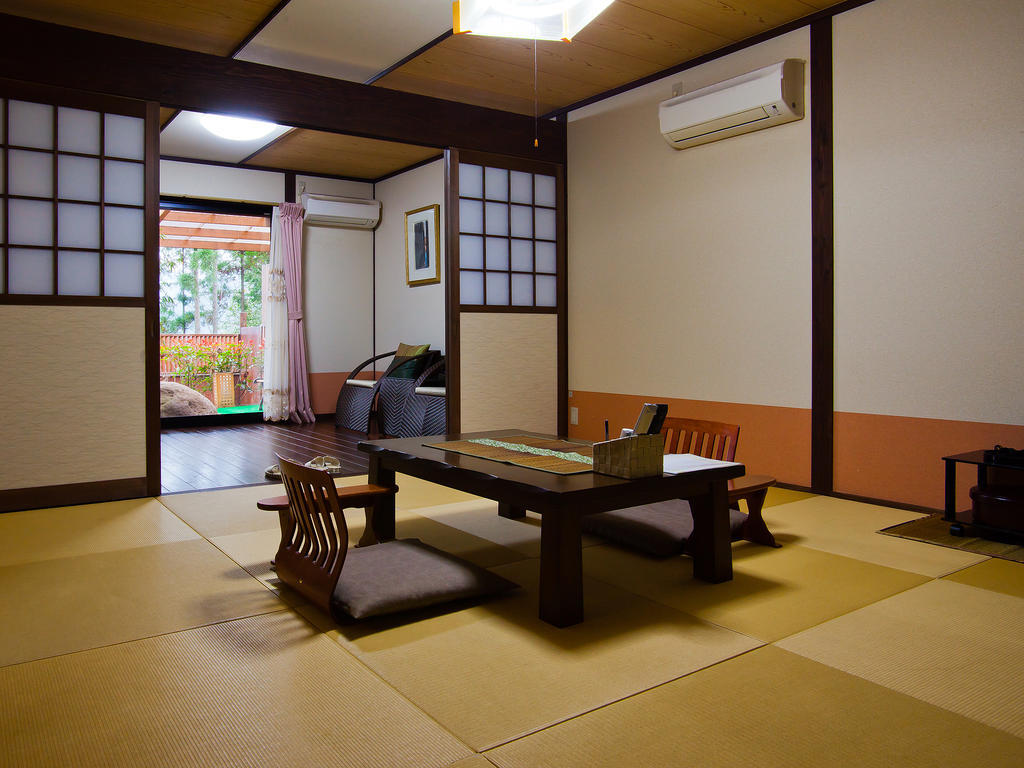 Yufuin-Sanso Waremokou Hotel Exterior photo